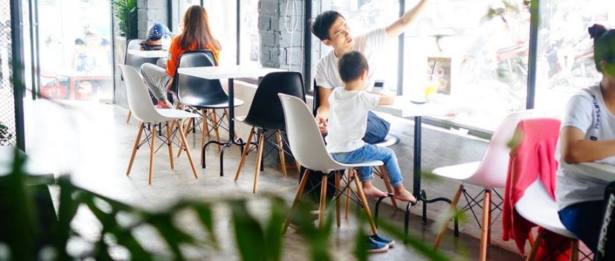 Sự hài hòa của ghế Eames Sự hài hòa của ghế...